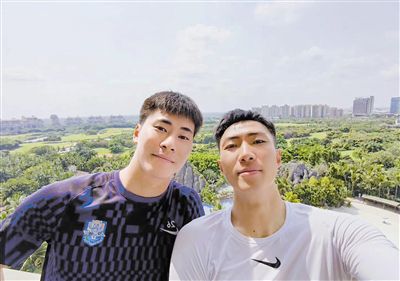 不过尤文球迷对贝纳德斯基的发言以及贝纳德斯基可能回归似乎并不热烈欢迎。